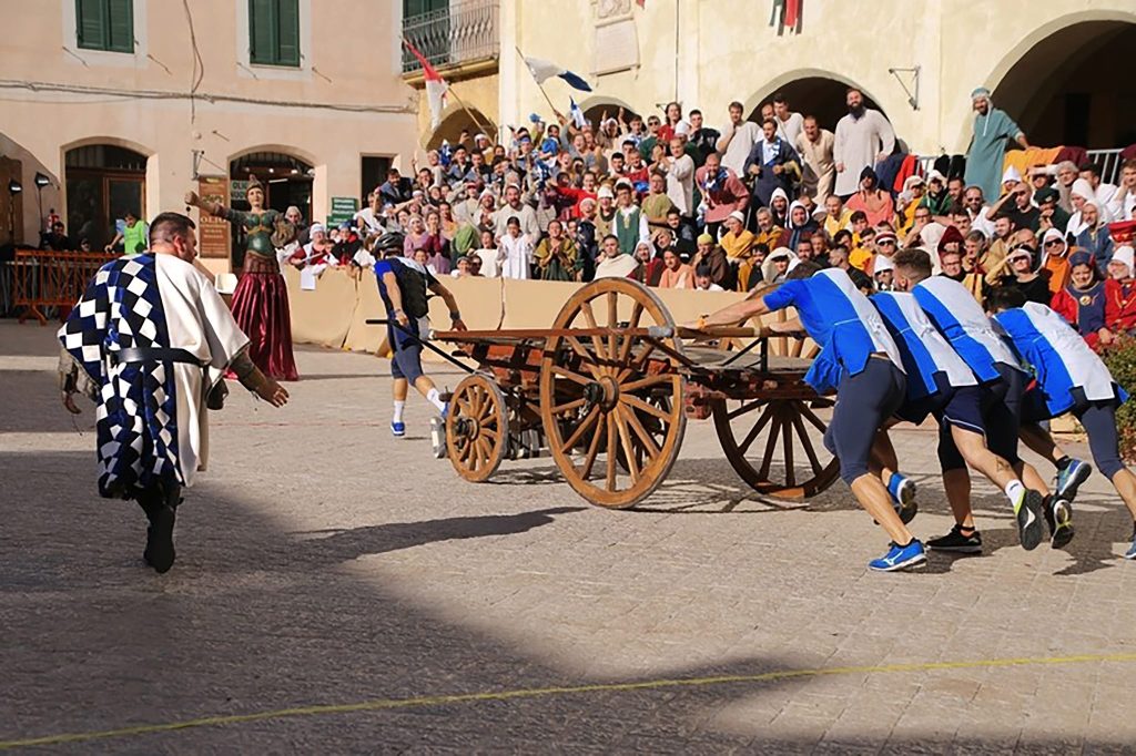 Corridori del Terziere del Castello per l'Ottobre Trevano o Palio Dei Terzieri a Trevi 2022